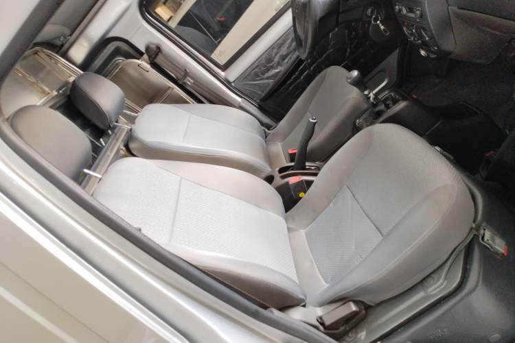 Used Wuling Rongguang 2019 1.5L Extended-Body Van Base Model with 2 Seats Right Front Seat