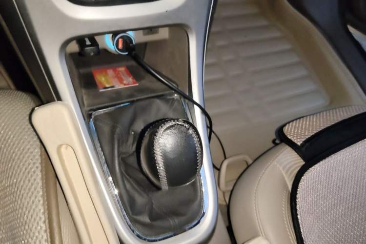 Used Buick GT 2013 GT 1.6L Manual Entry-Level Model Gear Lever