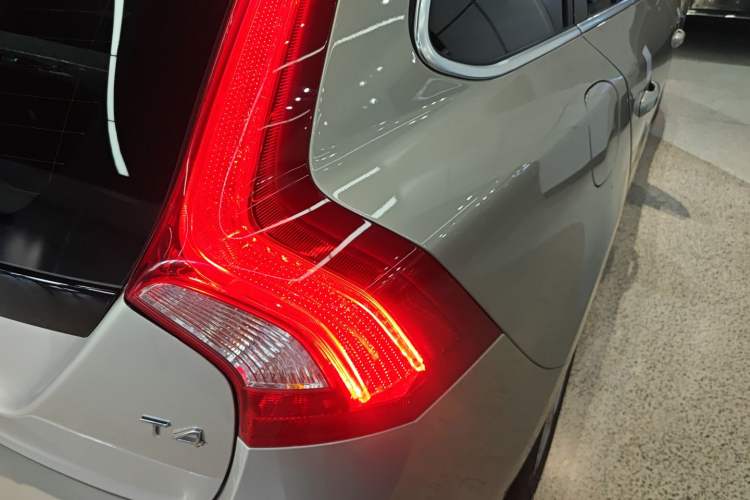 Used Volvo V60 2017 T4 Smart Edition China V Standard
