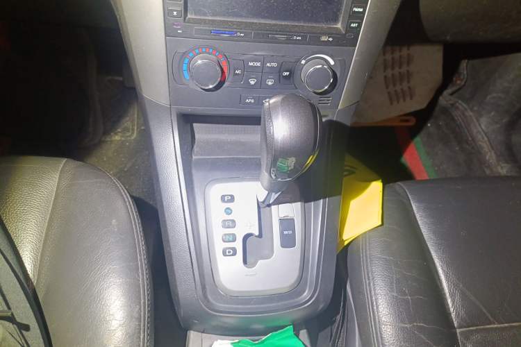 Used Chevrolet Captiva 2010 3.2 AT 7-Seater Flagship Edition Gear Lever