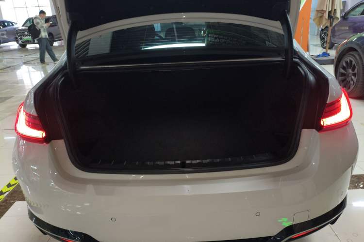 Used BMW i3 2024 eDrive 35 L Trunk