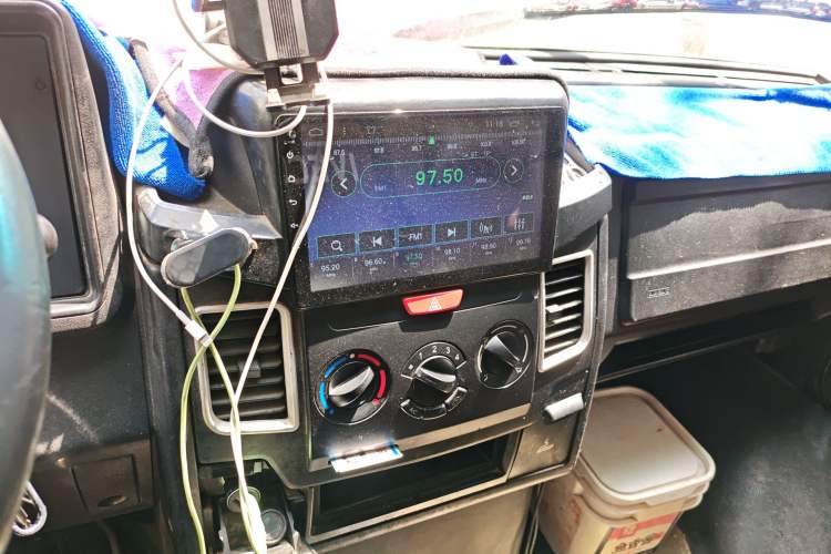 Used Iveco Daily 2020 2.5T A35 Passenger Van Single-Tire Mid-Roof Design 5-9 Seats China V Emission Standard Audio And AC Panel