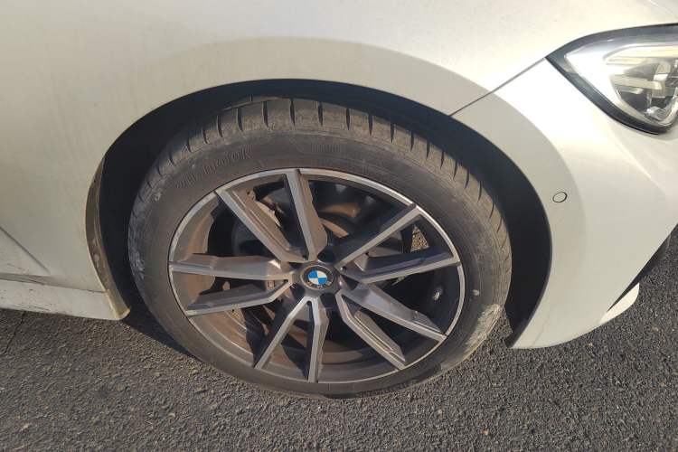 Used BMW 3 Series 2021 Second Facelift 325Li M Sport Package Right Front Wheel Hub