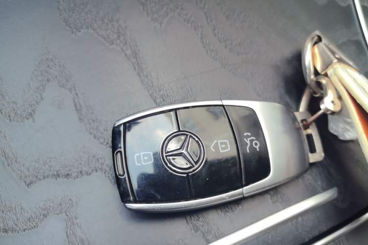 Used Mercedes-Benz E-Class 2018 E 300 L Sporty and Stylish Model