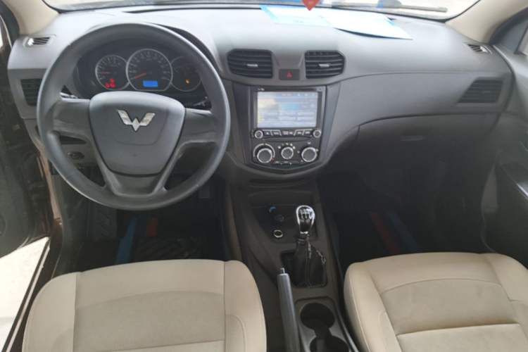 Used Wuling Hongguang 2014 1.5L S Standard Version

