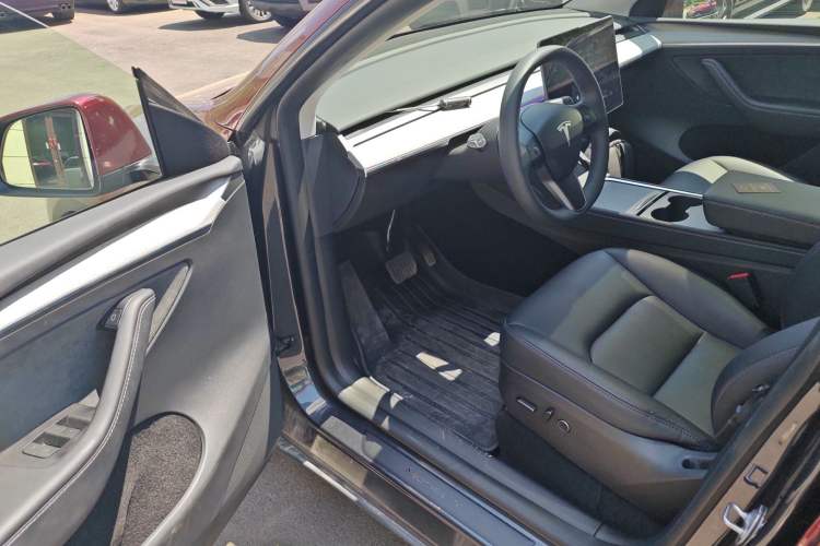 Used Tesla Model Y 2024 Rear-Wheel-Drive Version
