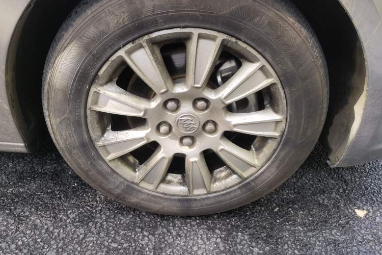 Used Buick LaCrosse 2012 2.4L SIDI Elegant Edition Right Front Wheel Hub