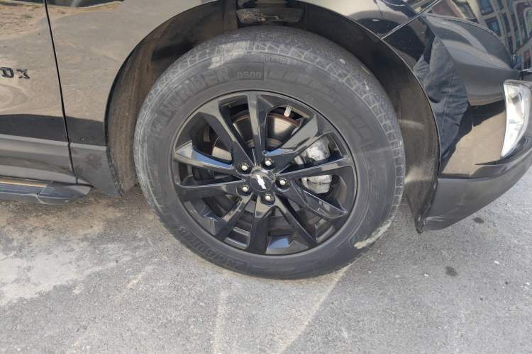 Used Chevrolet Equinox 2018 RS 550T Automatic All-Wheel-Drive Boundary Edition Right Front Wheel Hub