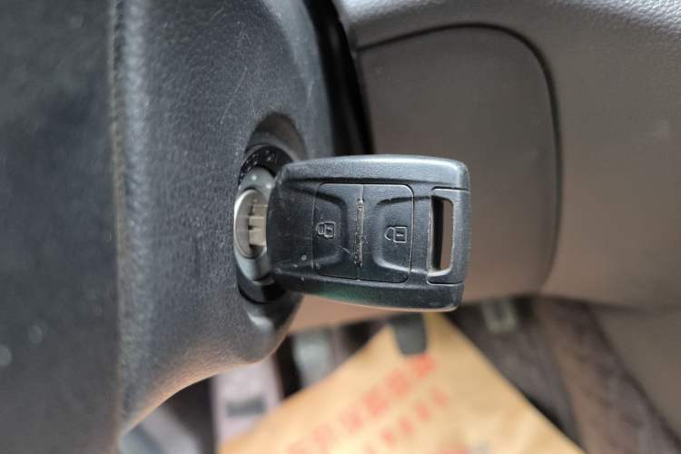 Used Wuling Hongguang V 2022 1.5L Jingqu Edition Electric-Assist LAR Vehicle Key