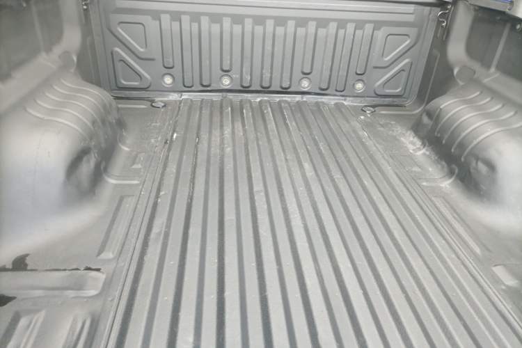 Used Great Wall Poer 2021 2.0T Commercial Version Automatic Diesel Two-Wheel Drive Elite Trim with Long Bed – GW4D20M Trunk