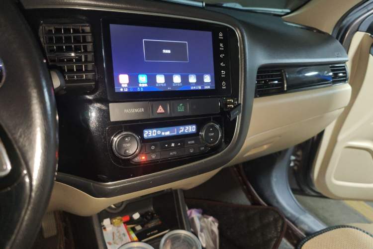 Used Mitsubishi Outlander 2016 2.4L 4x4 Luxury Edition 7-Seater