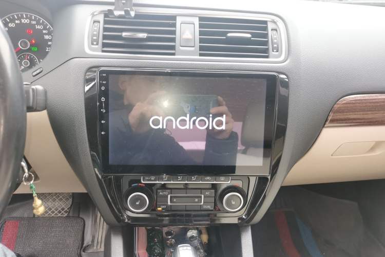 Used Volkswagen Sagitar 2012 1.4TSI Automatic Luxury Edition
