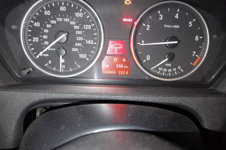 Used BMW X5 2013 xDrive35i Leading Model Odometer Close Up