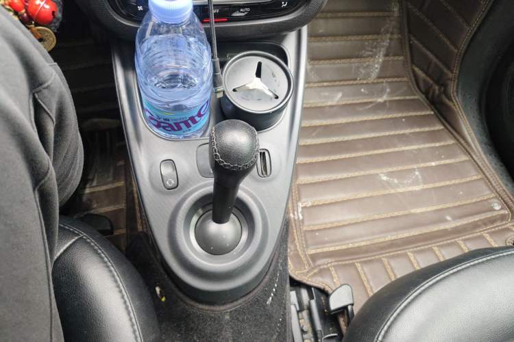 Used smart forfour 2016 1.0L 52 kW Passion Edition Gear Lever