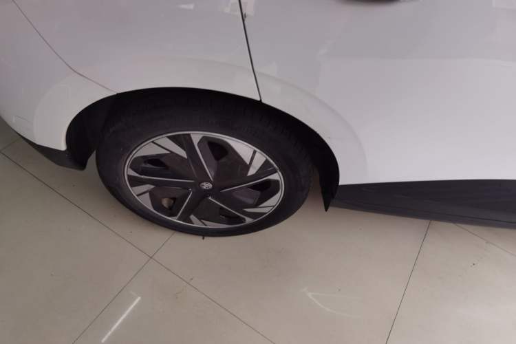 Used MG 4 EV 2022 425 km Luxury Edition Right Rear Wheel Hub