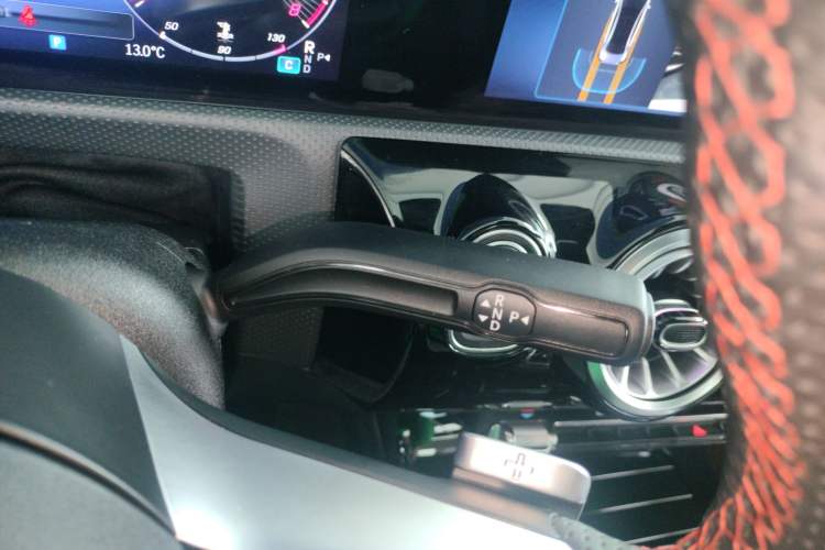 Used Mercedes-Benz A-Class 2024 Updated A 200 L Fashion Version Gear Lever