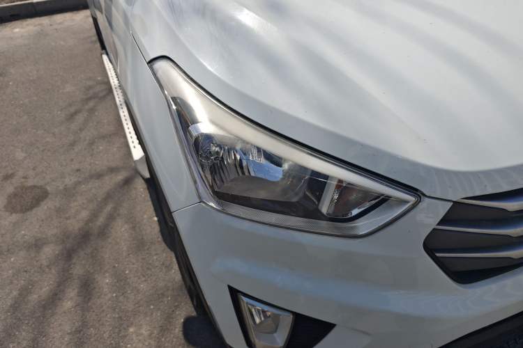 Used Hyundai ix25 2015 1.6L Automatic Two-Wheel Drive Smart GLS Trim Right Front Headlight