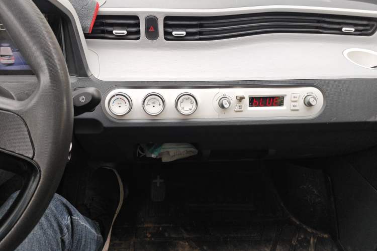 Used Wuling Hongguang MINIEV 2022 Macaron Premium Model – Lithium Iron Phosphate Audio And AC Panel