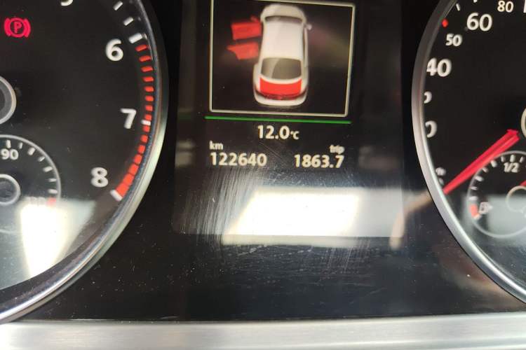 Used Volkswagen FAW-Volkswagen CC 2013 2.0 TSI Luxury Model Odometer Close Up