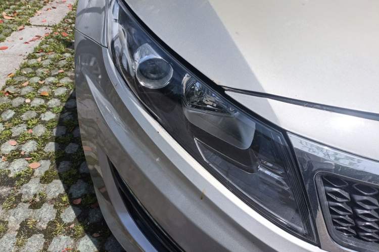 Used Kia K5 2011 2.0L Automatic DLX Right Front Headlight