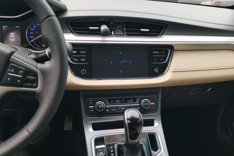 Used Geely Auto Emgrand 2018 1.5L CVT Luxury Model Audio And AC Panel