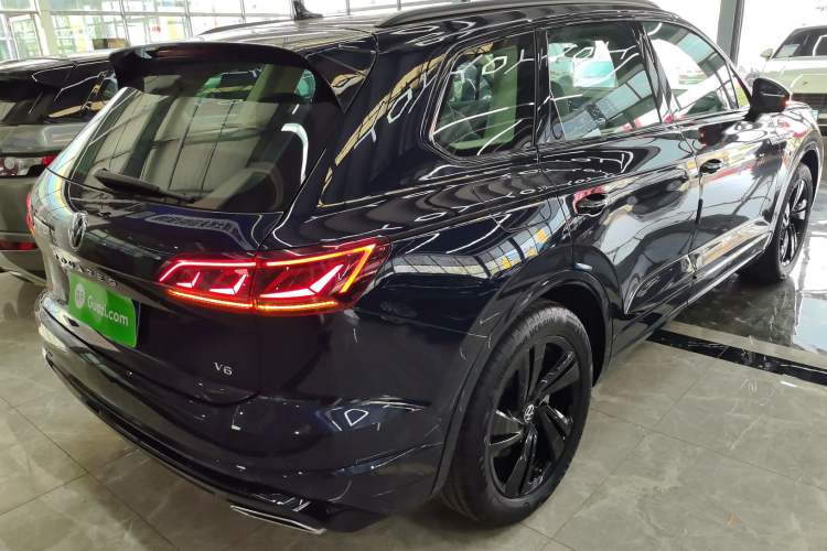 Used Volkswagen Touareg 2021 3.0 TSI Luxury Edition Black Diamond Sport Package Rear Right 45 Deg