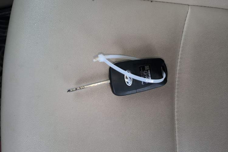 Used Hyundai Verna (older generation) 2016 1.4L Manual Smart GLS Trim Vehicle Key