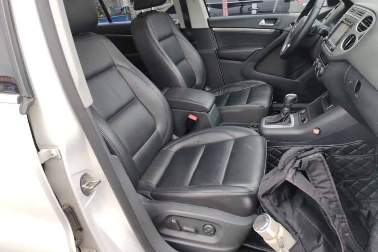 Used Volkswagen Tiguan 2015 1.8TSI Automatic All-Wheel-Drive Luxury Model Right Front Seat