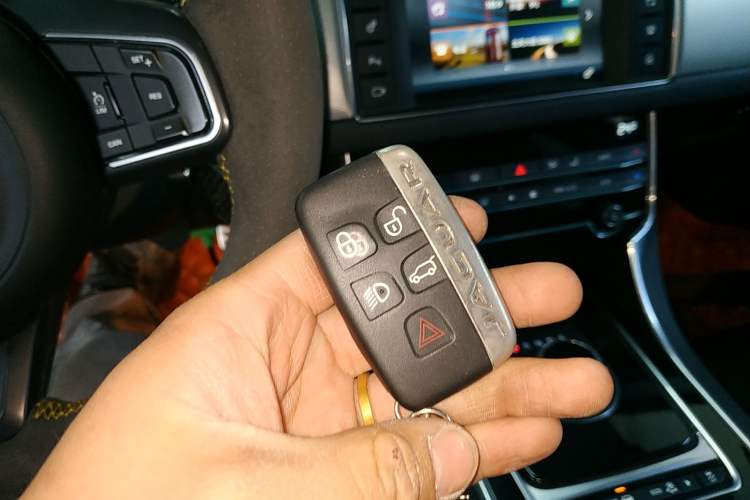 Used Jaguar XF 2016 XF 3.0 SC Two-Wheel-Drive Luxury Edition
