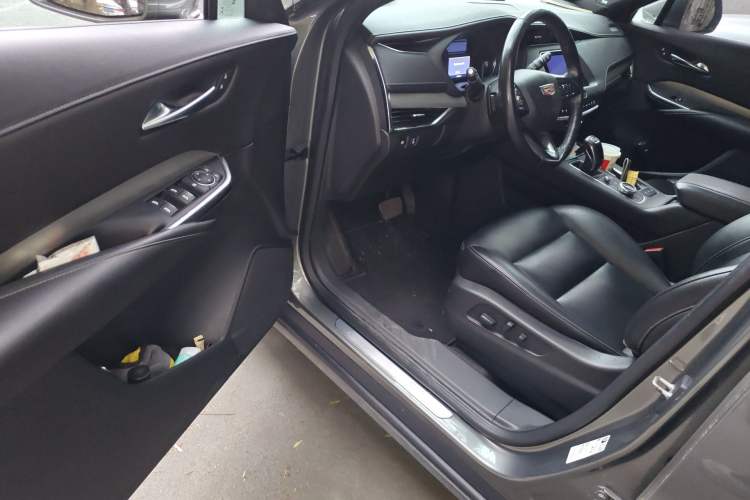 Used Cadillac XT4 2018 28T Two-Wheel-Drive Luxury Model