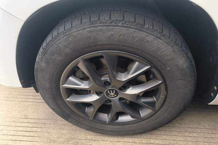 Used BYD Song 2020 Classic Edition 1.5T Automatic Elite Model Left Front Wheel Hub