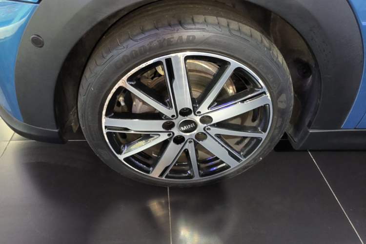 Used MINI 2022 Updated 1.5T COOPER Classic Edition Left Front Wheel Hub