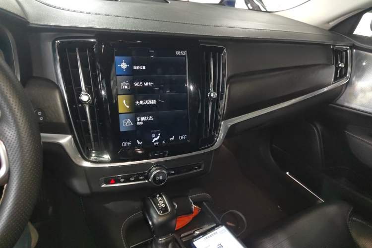 Used Volvo V90 2017 Cross Country T5 AWD Prestige Edition Audio And AC Panel