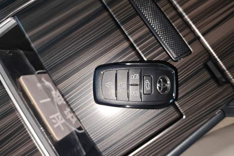 Used Toyota Granvia 2024 2.5L Hybrid Prestige ULTRA Edition Interior 1