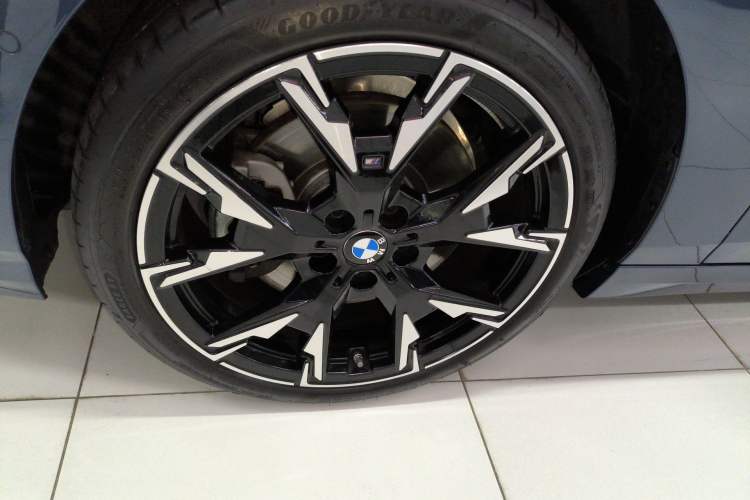 Used BMW 2 Series 2025 225L M Sport Night Edition Package Left Front Wheel Hub