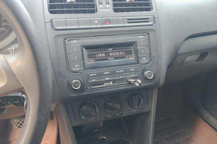 Used Volkswagen Polo 2014 1.4L Manual Fashion Edition