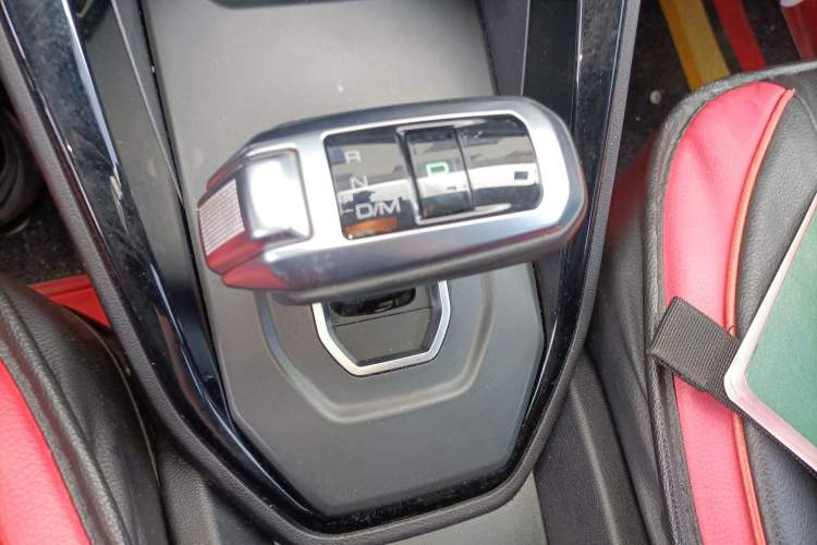 Used Haval H2s 2017 Blue Label 1.5T Dual-Clutch Comfort Model Gear Lever