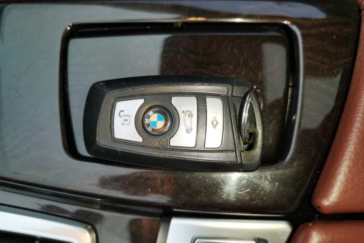 Used BMW 5 Series 2017 525Li Leading Model
