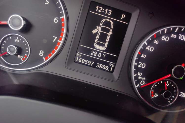 Used Volkswagen Sagitar 2014 Revised Version 1.4TSI Automatic Luxury Edition Odometer Close Up