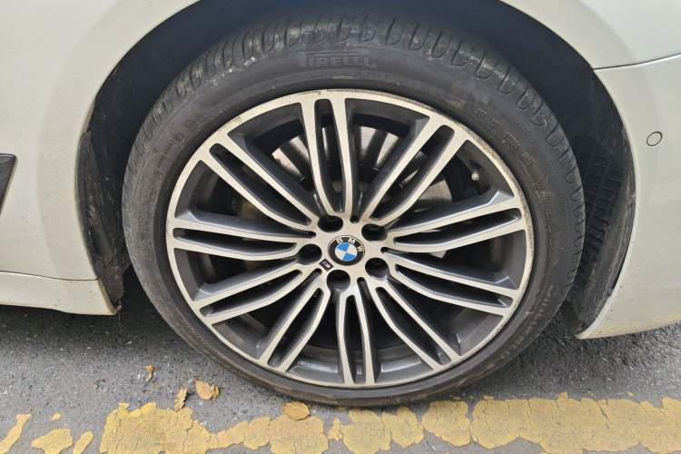 Used BMW 5 Series 2019 530Li Luxury Edition M Sport Package Right Front Wheel Hub