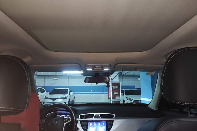 Used Geely Auto Emgrand X7 Sport 2020 1.8TD DCT Two-Wheel Drive Smart Connect 4G-Enabled Version Headliner