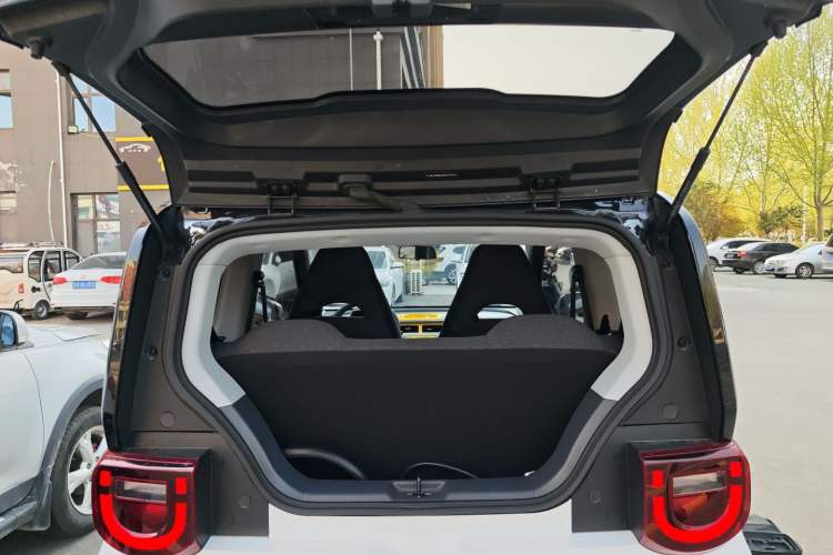 Used Chery QQ Ice Cream 2022 120km Conical Shape Lithium Iron Phosphate Trunk