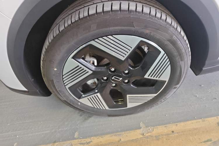 Used Bestune Yueyi 03 2025 565km Premium Edition Exterior 4