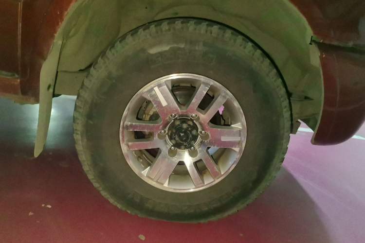 Used Isuzu Pickup 2009 2.8T 4WD Base Model Van 4JB1-TCT Right Front Wheel Hub