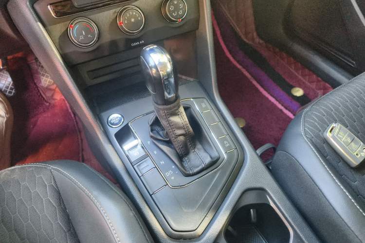 Used Volkswagen Tiguan L 2020 330TSI Automatic Two-Wheel Drive Luxury Edition China VI Standard