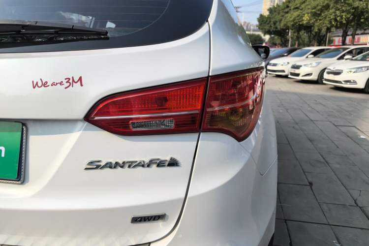 Used Hyundai Santa Fe 2015 2.0T Automatic 4x4 Smart 7-Seater
