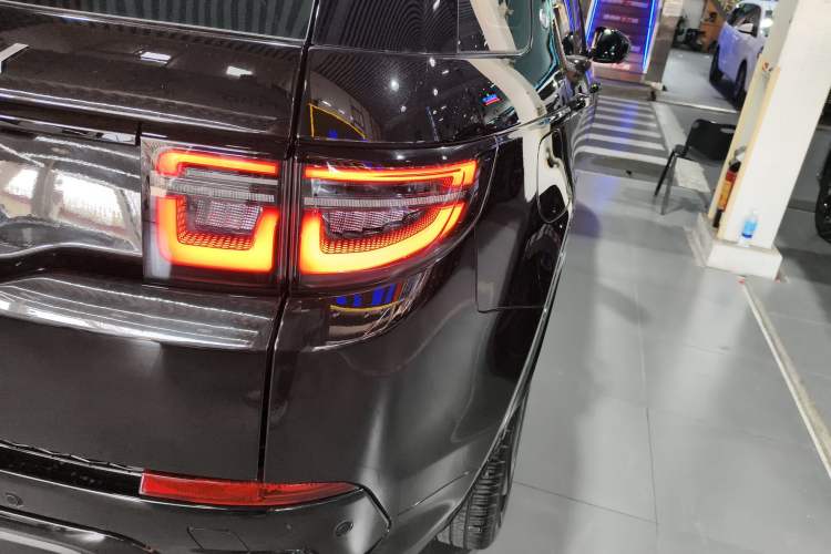 Used Land Rover Discovery Sport 2020 249 PS R-Dynamic Performance Tech Edition 7 Seats