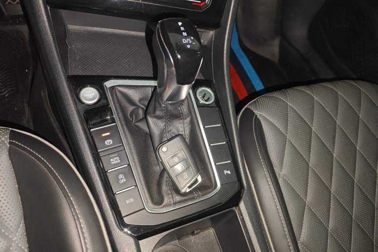 Used Volkswagen Sagitar 2023 200TSI DSG Excellence Edition Gear Lever