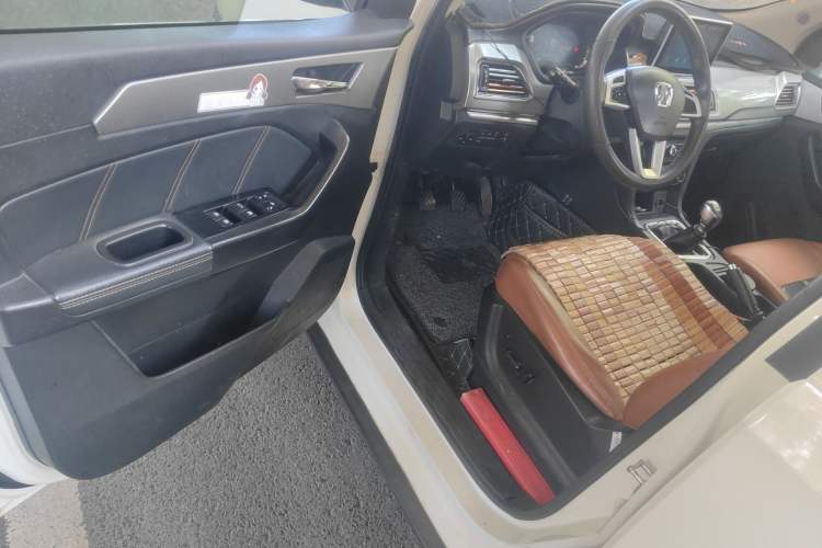 Used BAIC Weiwang M50F 2017 1.5L Luxury Model Driver Seat