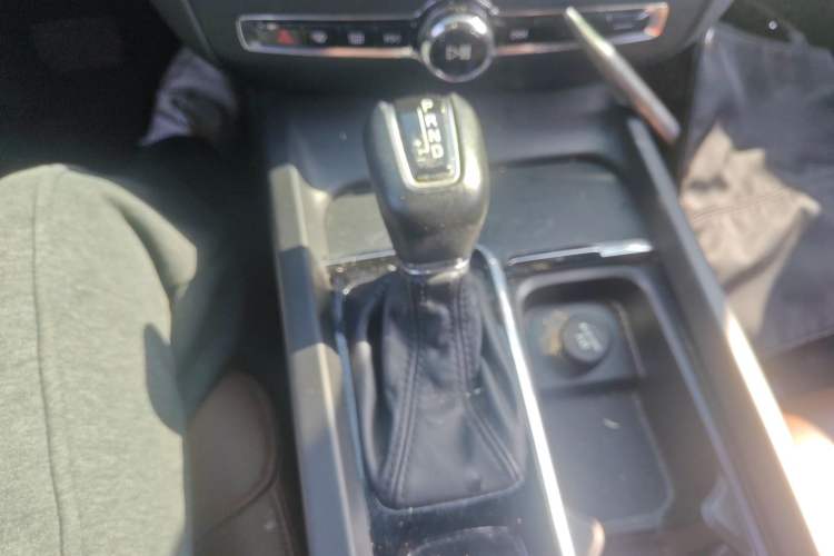 Used Volvo S60 2020 T4 Zhiyi Luxury Edition Gear Lever